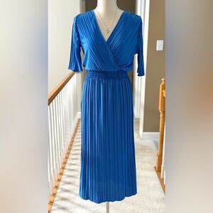 DKNY Elegant Surplice Neckline Midi Dress With Ruched Waist and Pleated Design‎